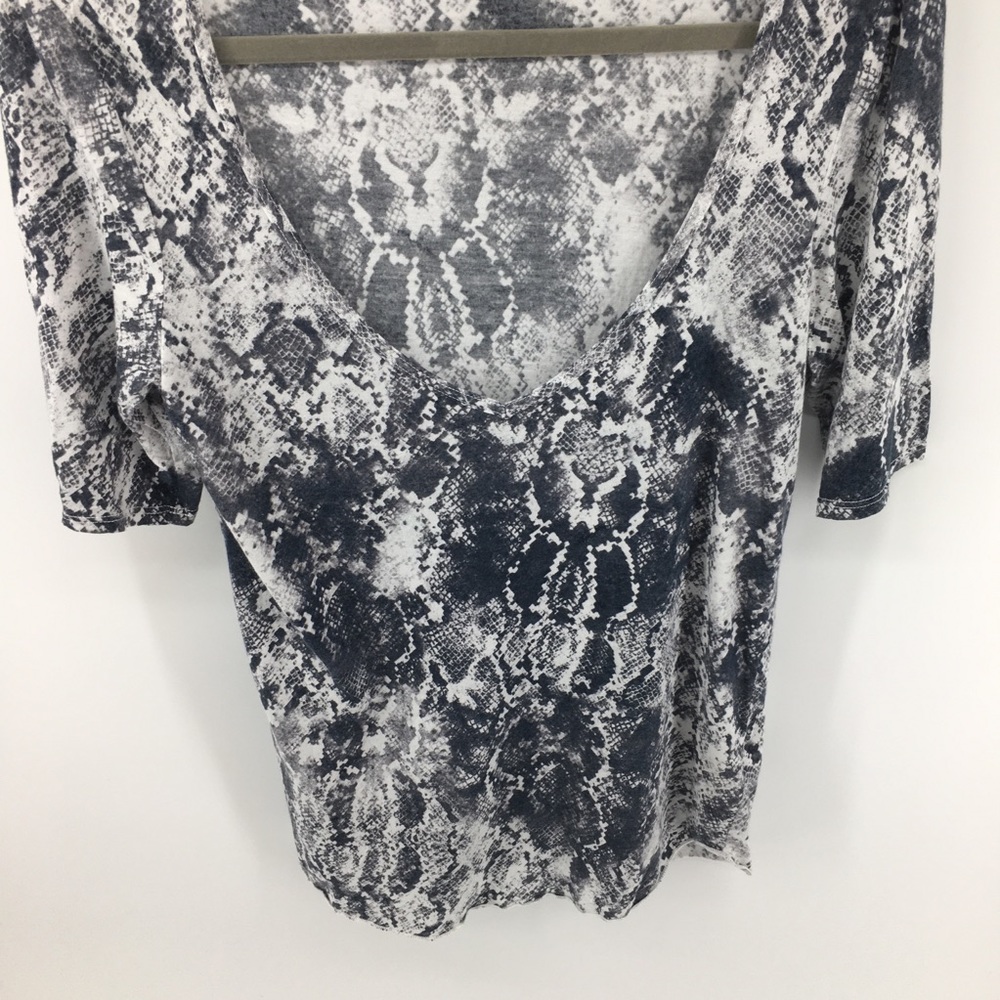 Textile Elizabeth and James Snake Skin Top - Picture 4 of 6